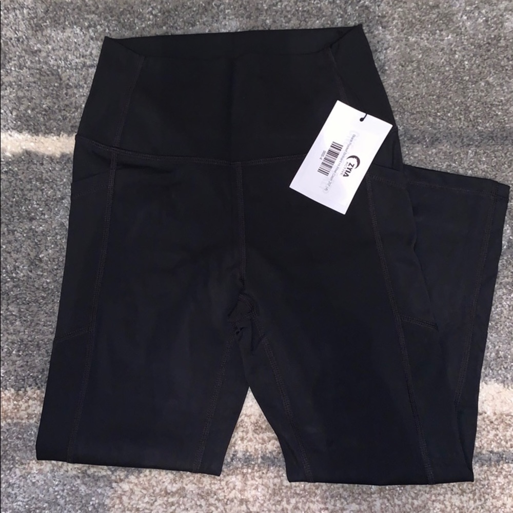 ZYIA Active Black pocket brilliant high-rise Capri